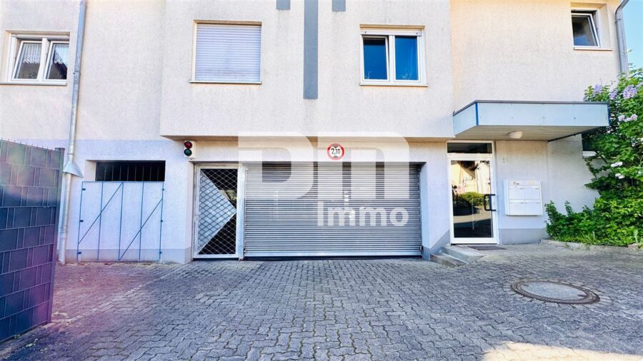 Hochklassige Dreizimmerwohnung im 1.OG mit Loggia + TG Stellplatz in gesuchter Lage - Zufahrt Tiefgarage